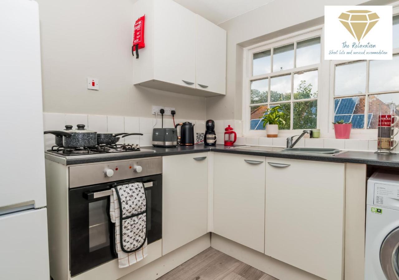 2 Bed Apartment-5 Guests - Business-Relocation-Parking - The Brighton Short Stay & Serviced Apartments エクステリア 写真