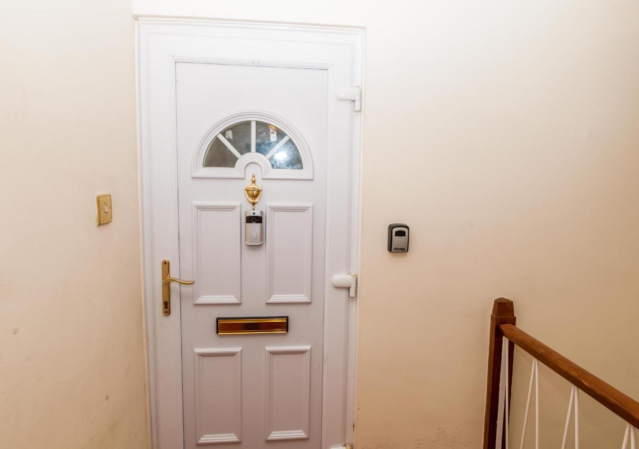 2 Bed Apartment-5 Guests - Business-Relocation-Parking - The Brighton Short Stay & Serviced Apartments エクステリア 写真