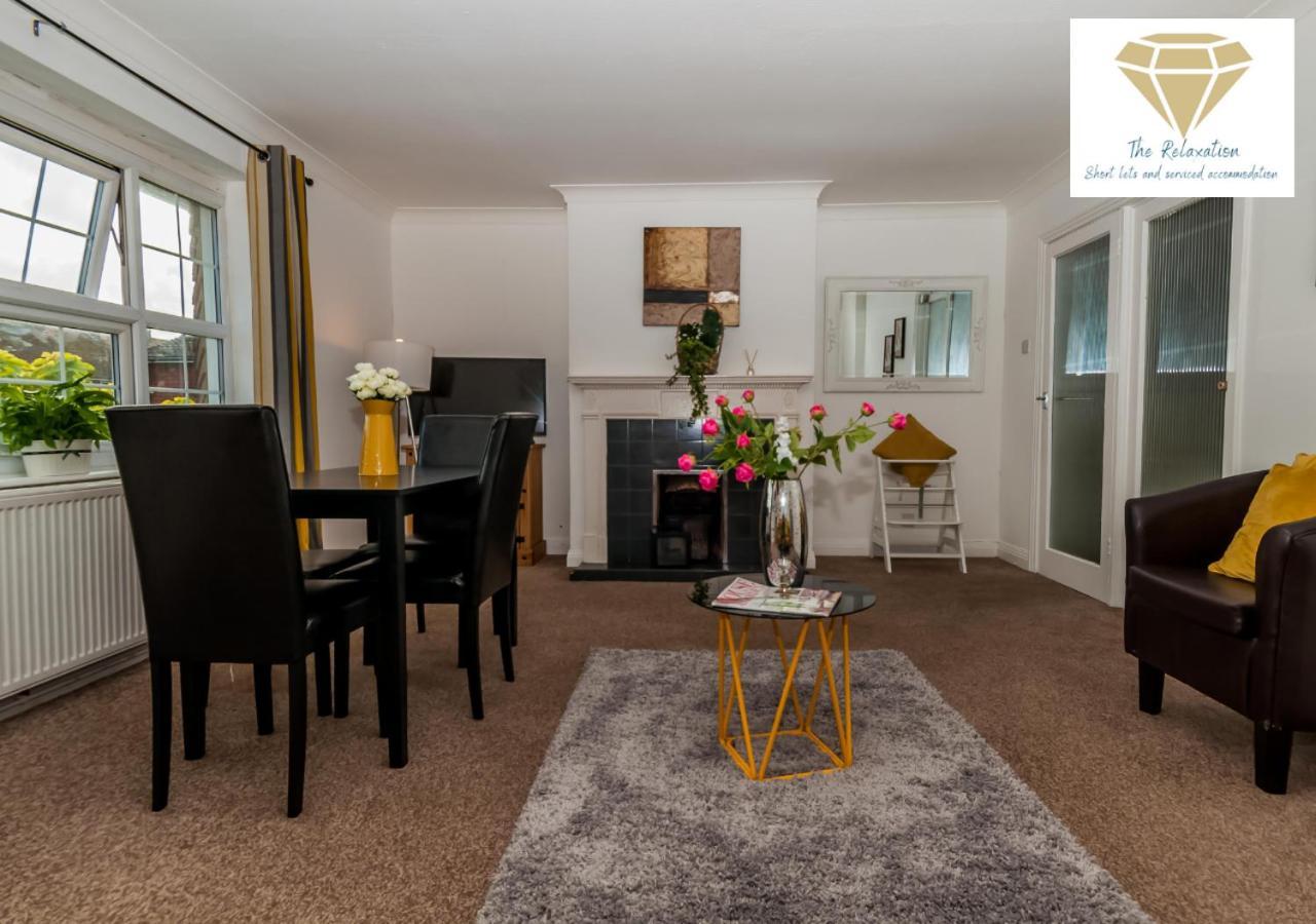 2 Bed Apartment-5 Guests - Business-Relocation-Parking - The Brighton Short Stay & Serviced Apartments エクステリア 写真