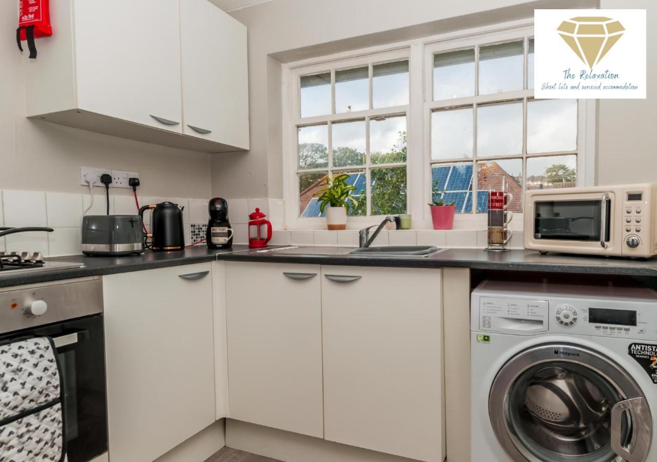 2 Bed Apartment-5 Guests - Business-Relocation-Parking - The Brighton Short Stay & Serviced Apartments エクステリア 写真